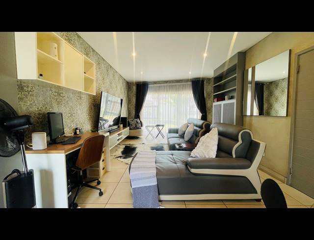 2 BEDROOM TOWNHOUSE FOR SALE IN HATFIELD
